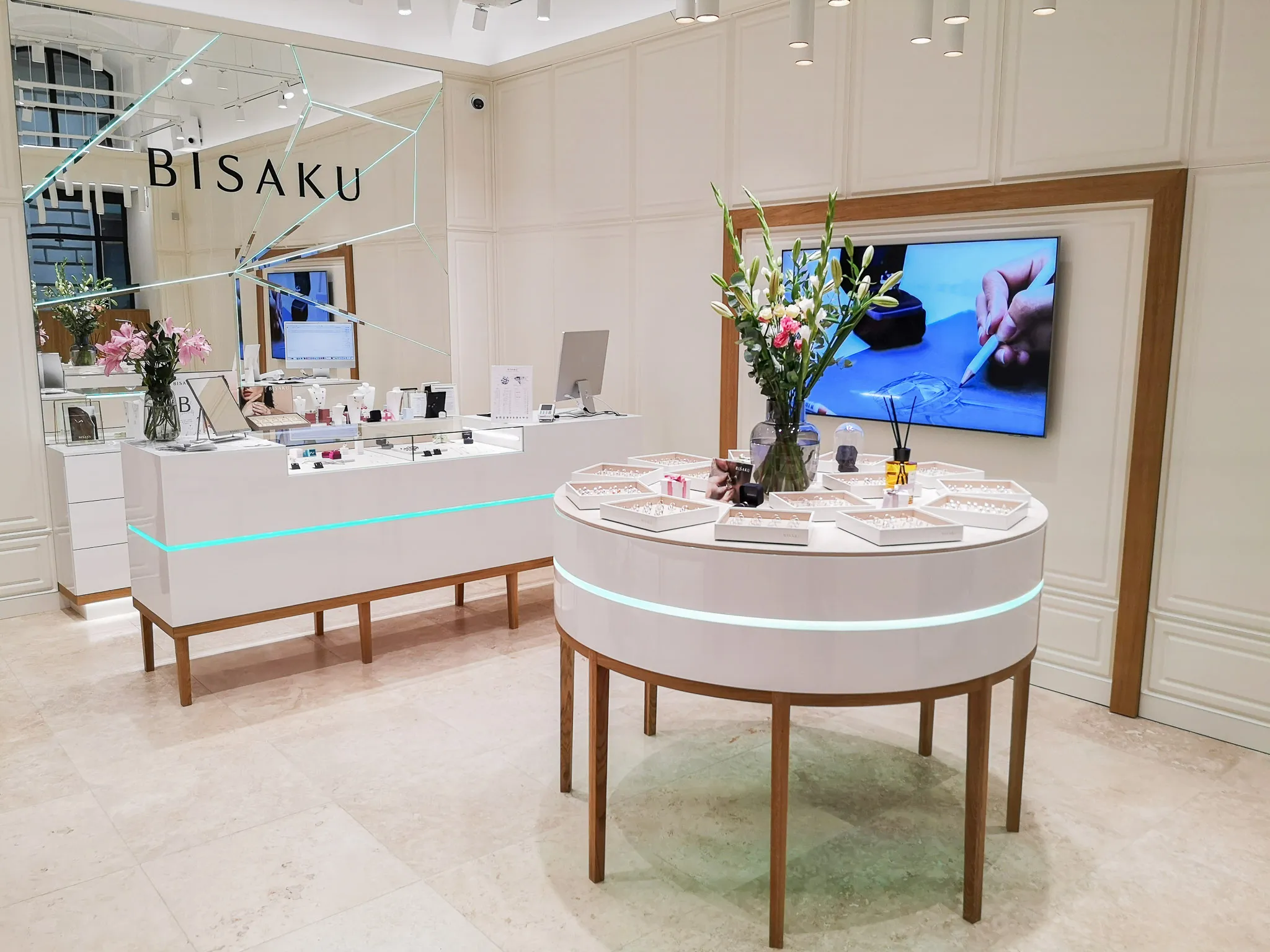 Interiér prodejny šperků Bisaku ve Vídni